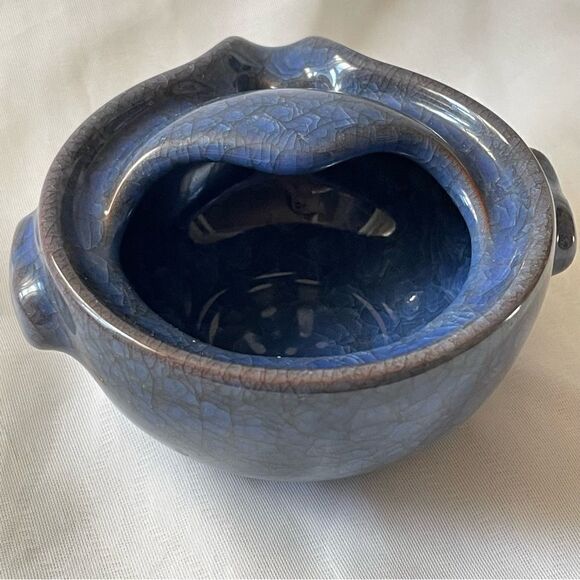 Straining pitcher blue crackle glazed stoneware with large straining holes - Picture 11 of 16